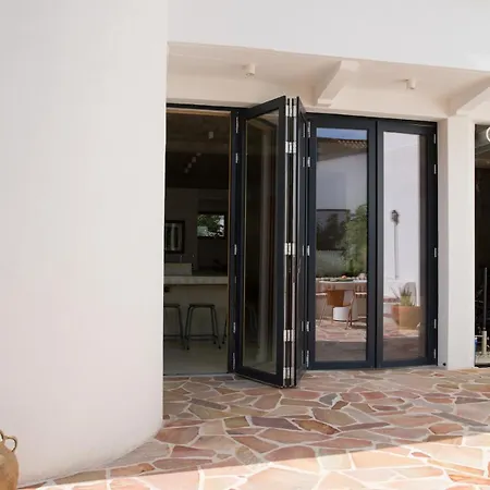 빌라 Spacious Family Walk To Sleeps 10 *